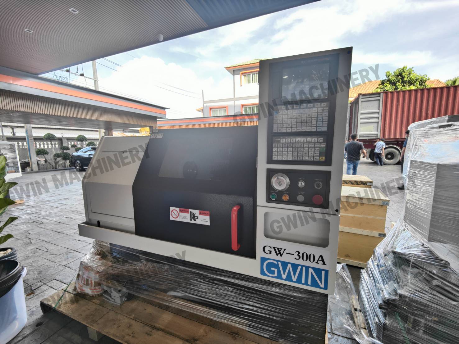 เครื่องกลึง CNC รุ่น GW-300